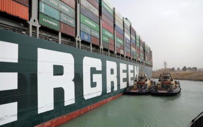 سفينة حاويات كبيرة تغلق قناة السويس المصرية و الاعلام الغربي يرصد الخسائر اليومية للتجارة العالمة